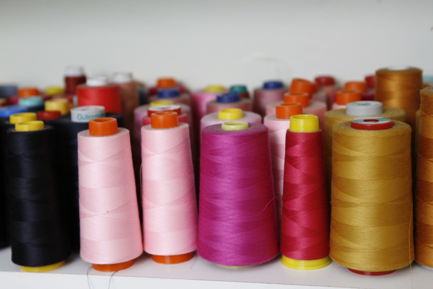 surpiqure, fuselage, ourlets et rétrécissements de manches