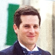 Antoine Rocklin E-Marchandiser à l'art de l'aiguille pour son costume de mariage