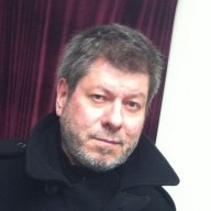 Régis Laspalès Humoriste Comédien s'habille avec L'ART DE L'AIGUILLE